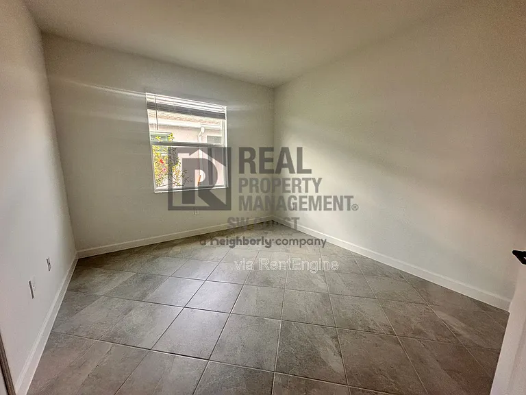 20503 Hazelnut Ct S — Photo 11