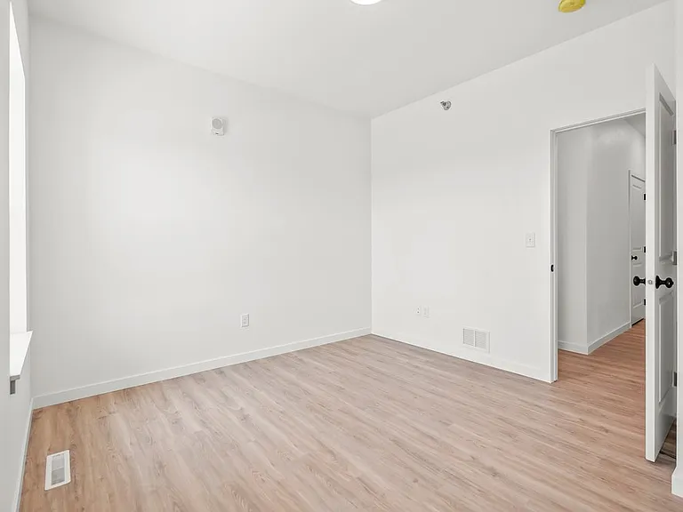 895 W 8th St #2 — Photo 7