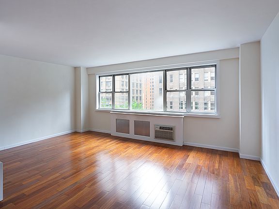 3rd image of 30 W 60th St APT 8A