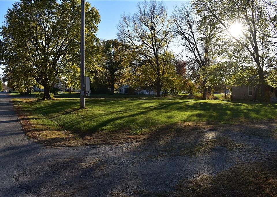 2nd image of E 3rd St