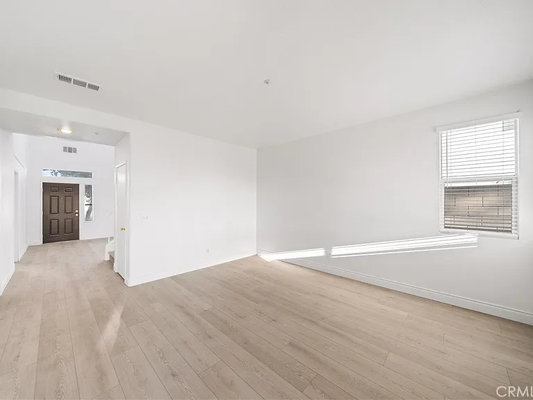 6766 Royal Crest Ct — Photo 19