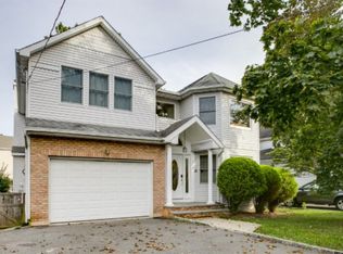 148 Jefferson Ave, Roslyn Heights, NY 11577