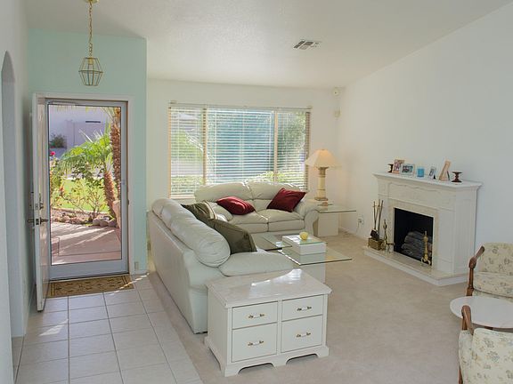 005 living room_SLC0044
