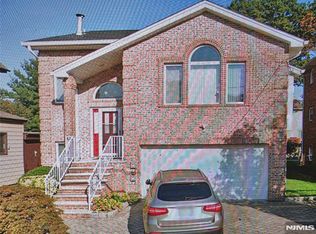 2411 6th St Unit B, Fort Lee, NJ 07024