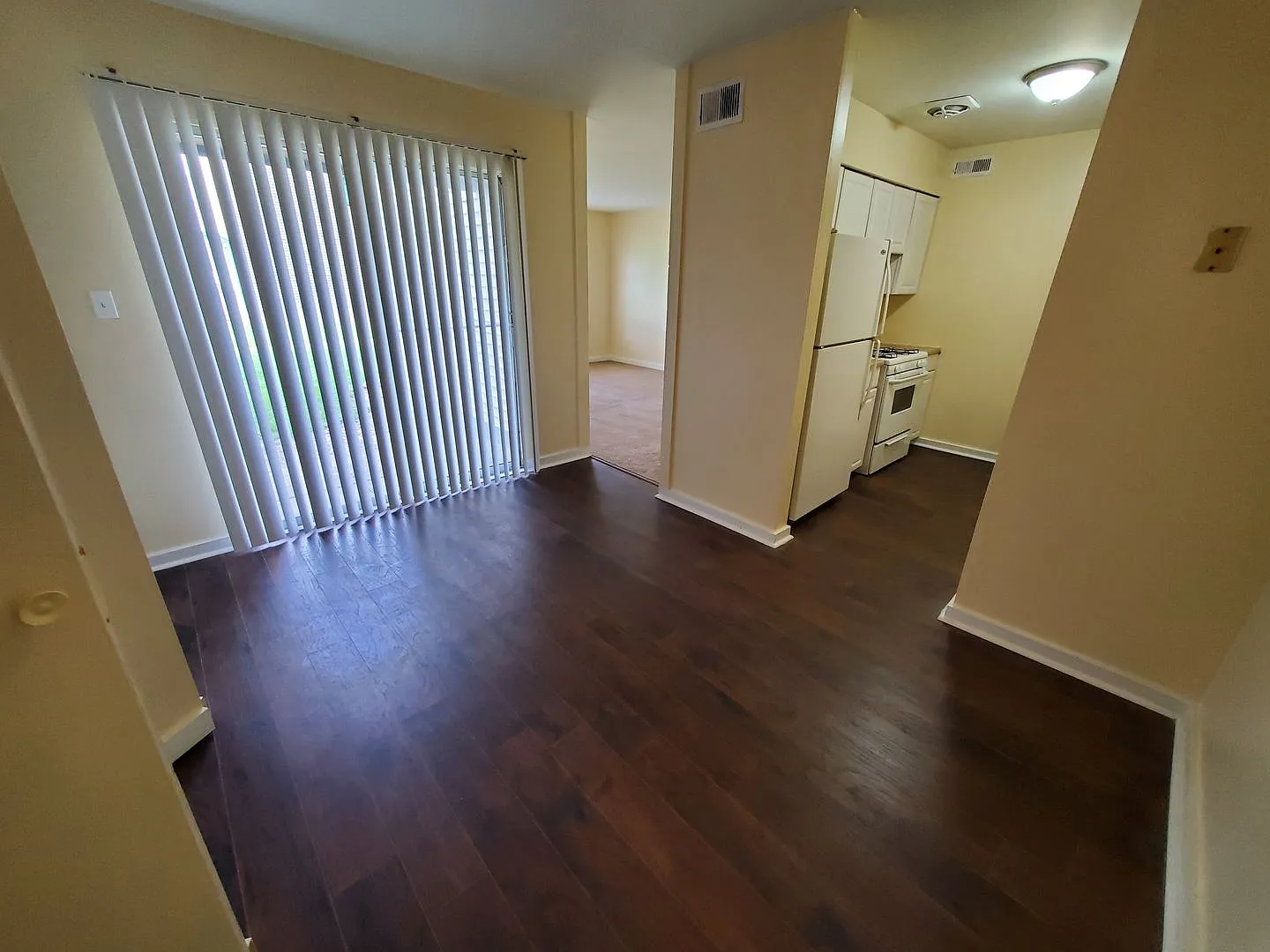 Abbott Acres Apartments — Photo 2