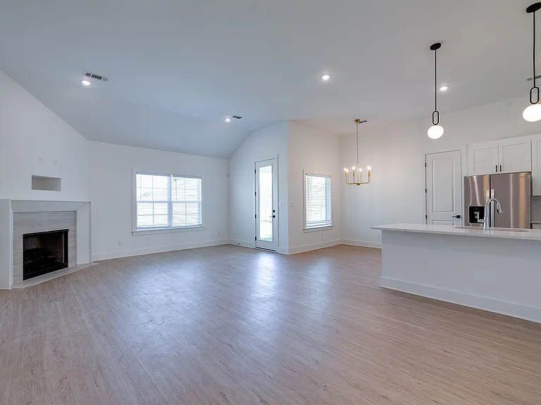 4124 McSwain Cv — Photo 3