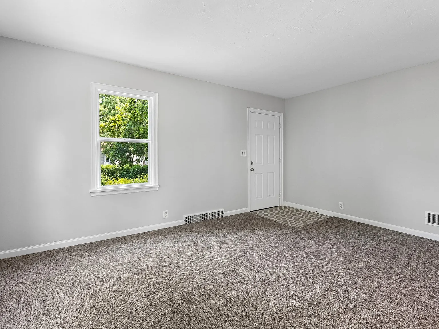 3 bed, 1110 sqft, $1,695 — Photo 4