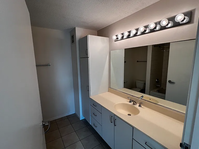 9655 Woods Dr #406 — Photo 15
