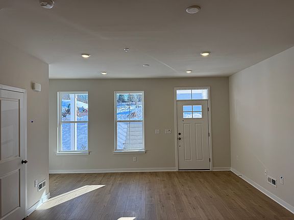 3rd image of 864 Graphite Dr