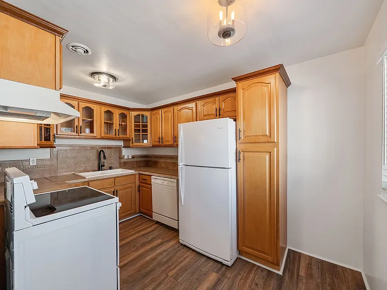 8 Whitmore Place #1 - 2 bedroom | 1 bathroom | Lower unit — Photo 6