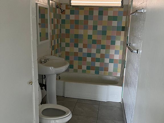 4th image of 2568 Date St #105