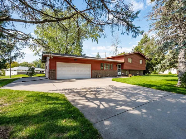 7901 Douglas Dr N, Brooklyn Park, MN 55443