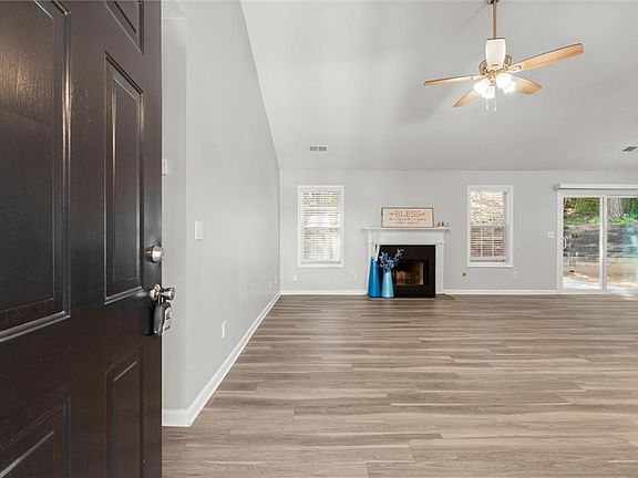 4th image of 5673 Riverside Walk Dr