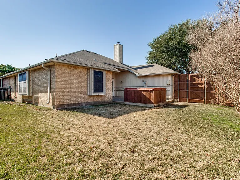 1305 Chicota Dr — Photo 24