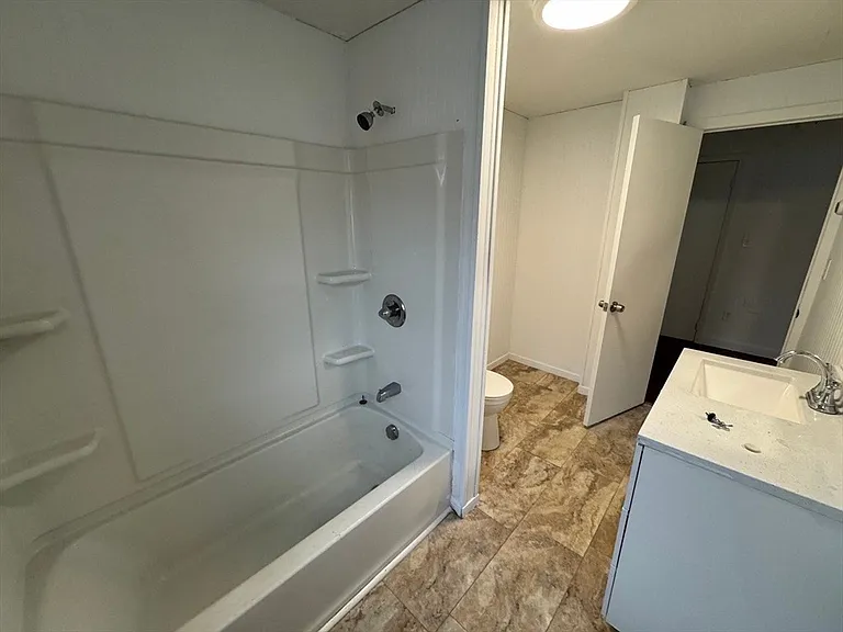 33-35 Hitchcock St #2 — Photo 14
