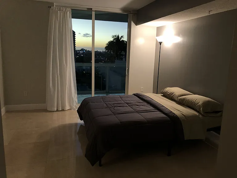 1800 N Bayshore Dr #1408 — Photo 5