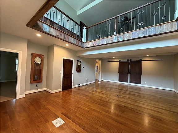 3rd image of 21936 Linwood Rd