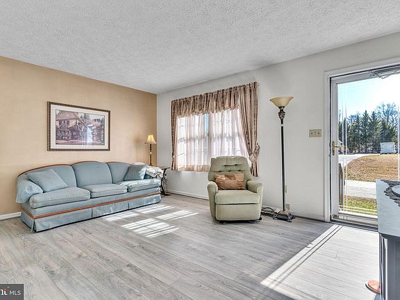 4th image of 27187 Cox Dr