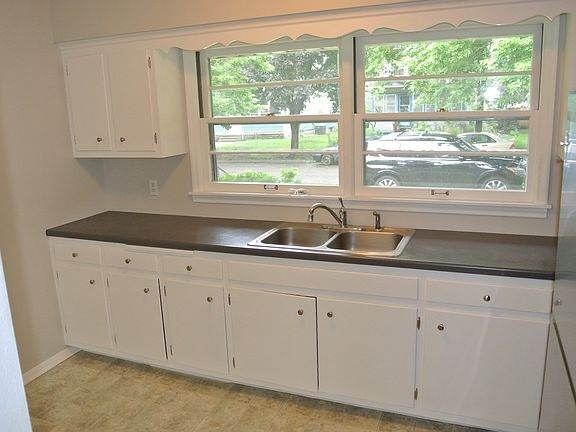 5th image of 445 Herschel St