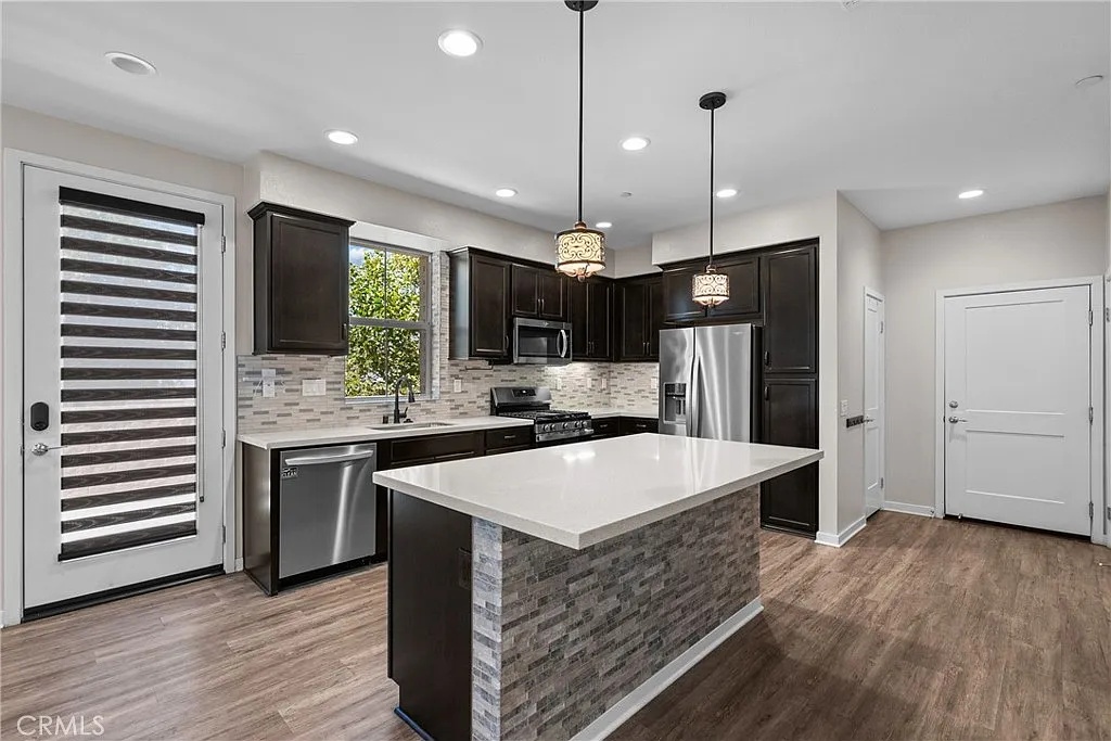 3 bed, 2.5 bath, 1663 sqft, $3,850 — Photo 4