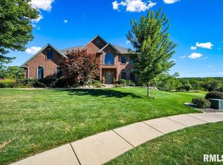 1205 Hillcrest Dr, Washington, IL