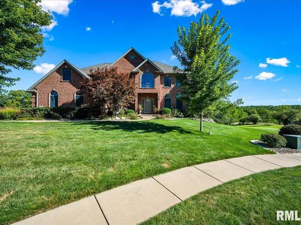 1205 Hillcrest Dr, Washington, IL 61571