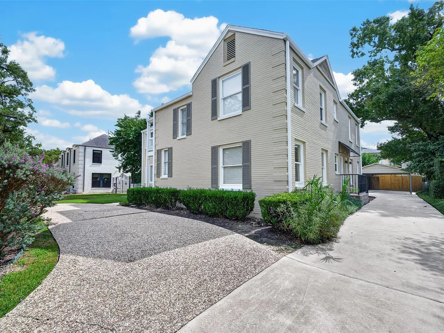 2 bed, 1.0 bath, 3036 sqft, $2,600 — Photo 4