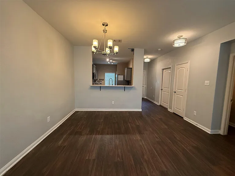 216 Continental Ave — Photo 11