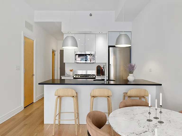 30 Washington St #4G — Photo 3