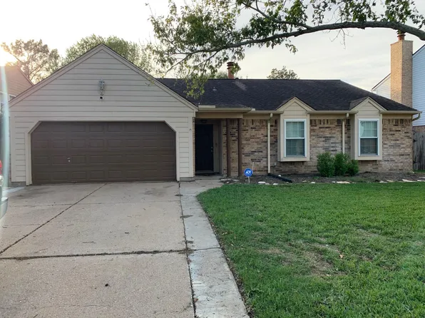 2538 Country Place Dr, Richmond, TX 77406