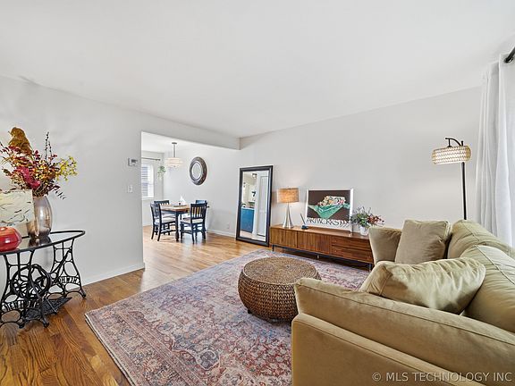 5th image of 2522 S Florence Ave Unit 2
