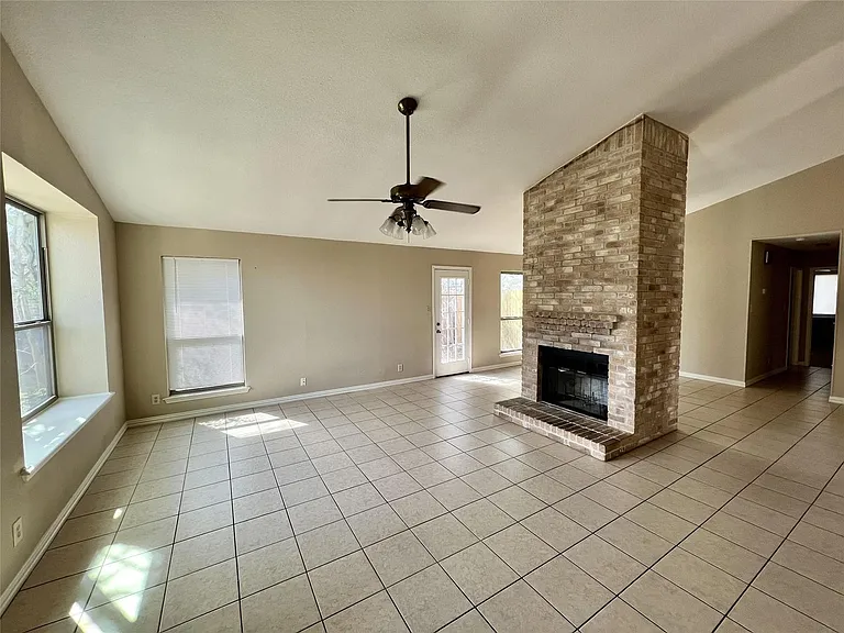 1101 Forest Oaks Path — Photo 4