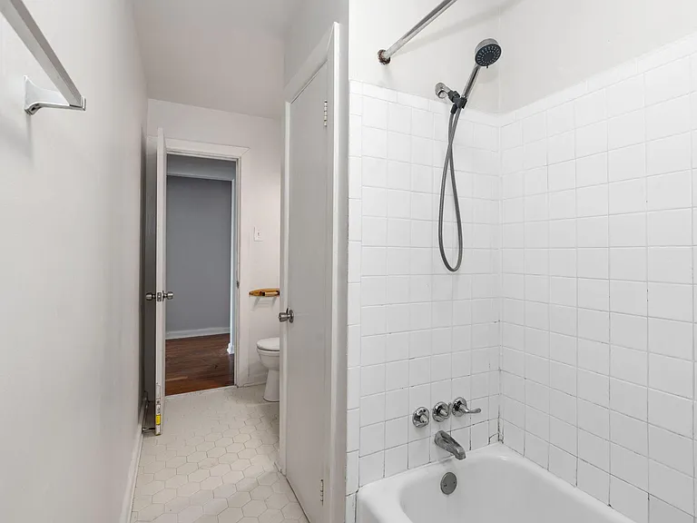 318 34th 1/2 St #A — Photo 20