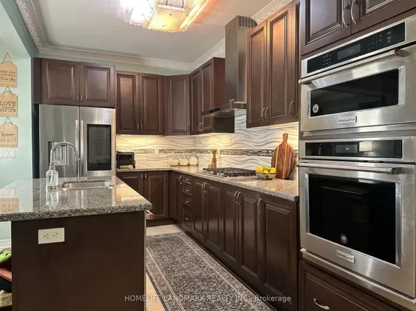 118 Bridlewood Blvd, Whitby, ON L1R 0N2