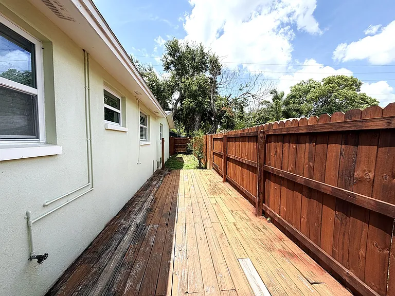 634 Dogwood Ct — Photo 9