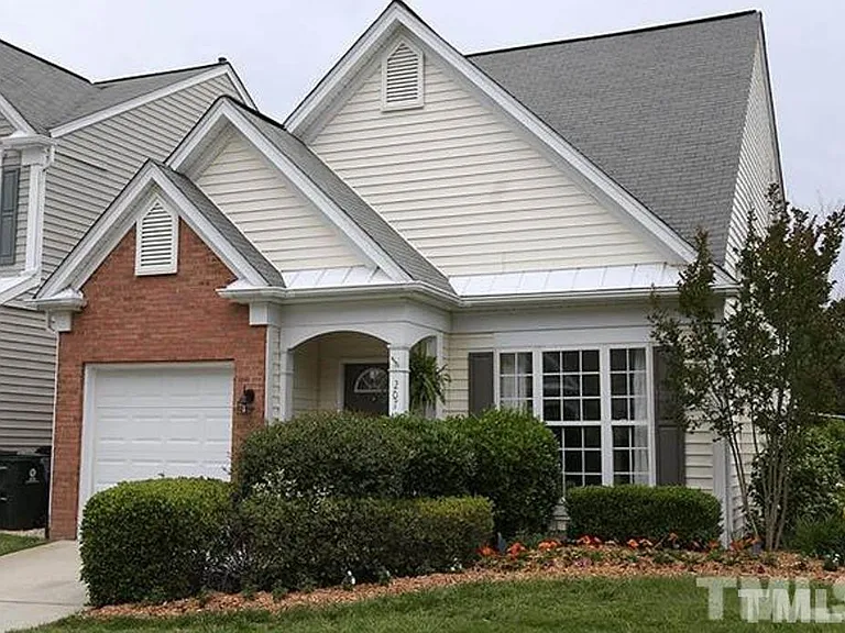 207 Mannington Dr — Photo 1