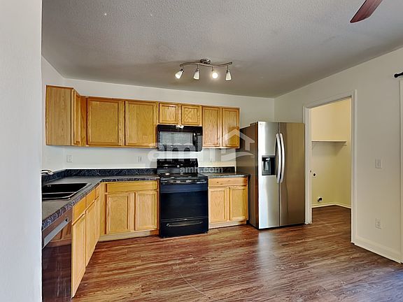 4th image of 2444 E Gleneagle Dr