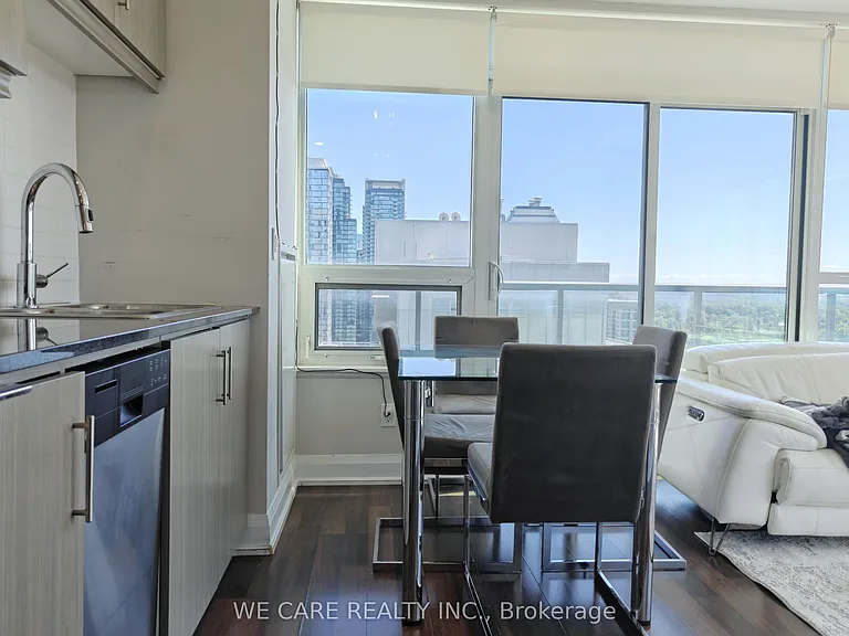 68 Canterbury Pl #Penthouse 05 — Photo 14