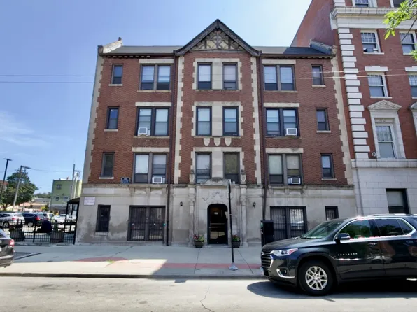 3345 N Marshfield Ave, Chicago, IL