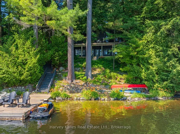 1075 Hallett Rd, Muskoka Lakes, ON P0C 1H0