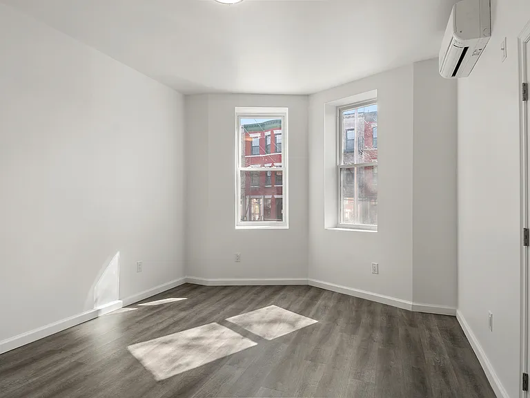 1047 Morris Ave #5 — Photo 11