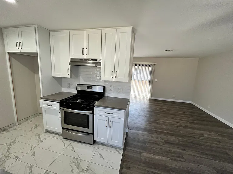 507 E Cedar Ave #209 — Photo 10