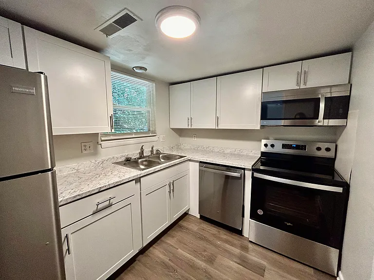 5335 Carolyn Cir — Photo 10