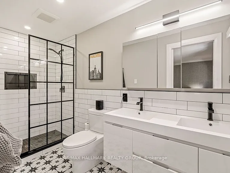 379 Hamilton Ave S — Photo 23