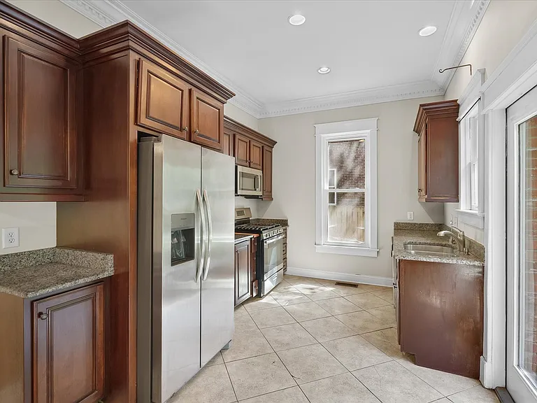 708 Shelby Ave — Photo 17