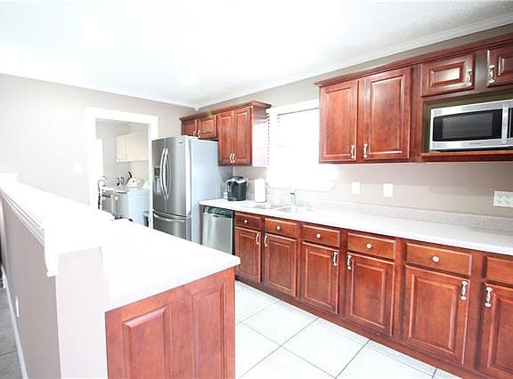 3rd image of 840 Kingsway Dr W