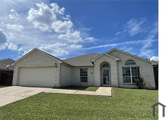 1919 Lennox Ln — Photo 2