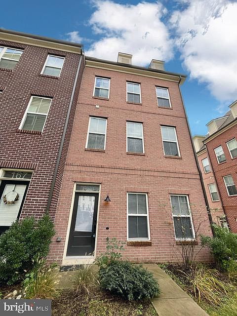 1st image of 169 Kandinsky Loop