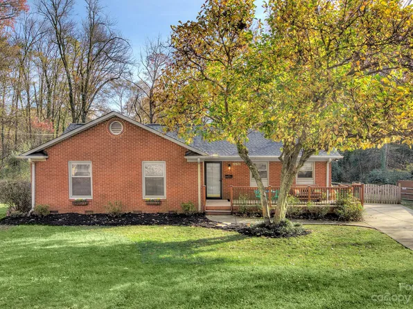 2058 Edgewater Dr, Charlotte, NC 28210