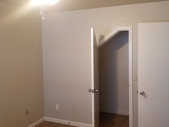 4th image of 2811 Morseman Ave APT 8